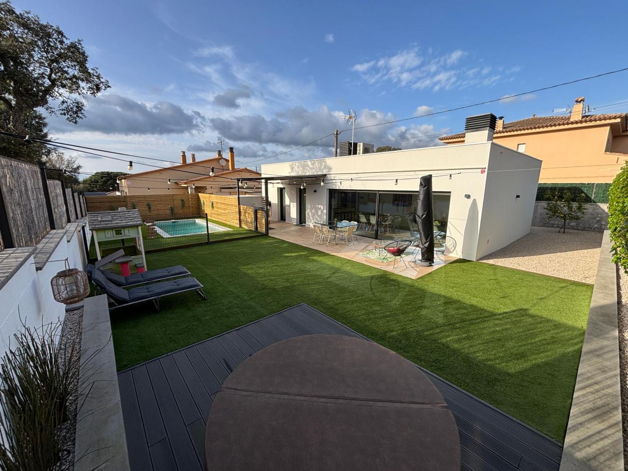 Hébergement de vacances Espectacular Casa En - Costa Brava, Con Piscina